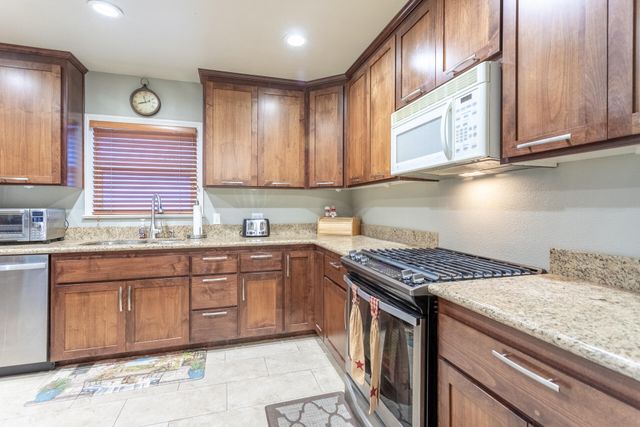 3274 Quartz Hill Road, Redding, CA 96003