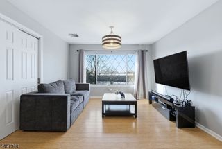 192 Burnett Ave 15, Maplewood Twp., NJ 07040