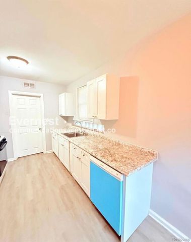 18455 Wormer Street, Detroit, MI 48219