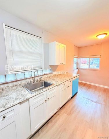 18455 Wormer Street, Detroit, MI 48219