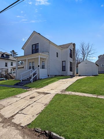 407 E Winneshiek Street, Freeport, IL 61032