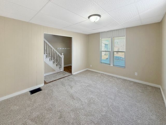 407 E Winneshiek Street, Freeport, IL 61032