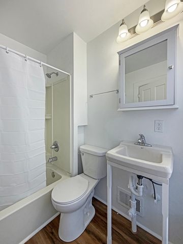 407 E Winneshiek Street, Freeport, IL 61032