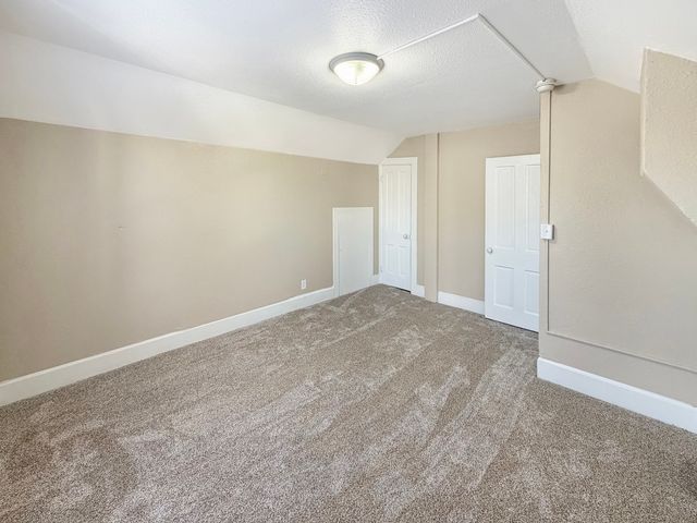 407 E Winneshiek Street, Freeport, IL 61032