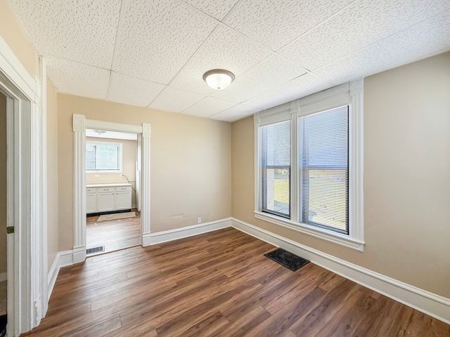 407 E Winneshiek Street, Freeport, IL 61032