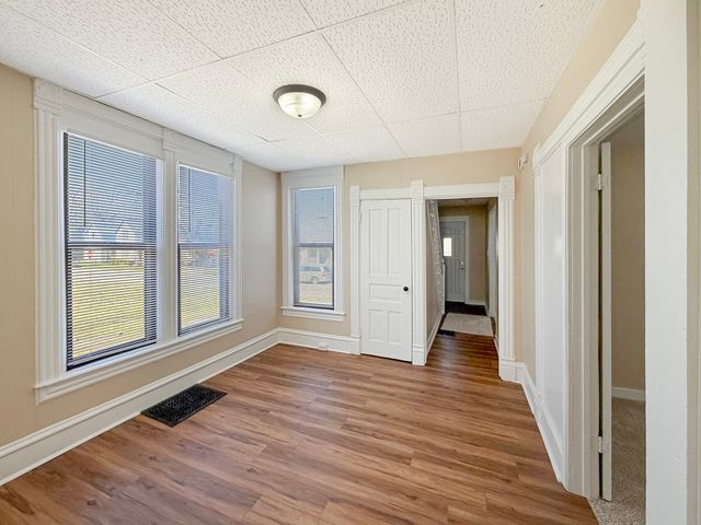 407 E Winneshiek Street, Freeport, IL 61032