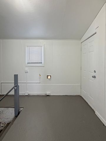 407 E Winneshiek Street, Freeport, IL 61032