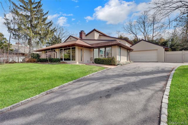 14 Regent Place, Roslyn, NY 11576