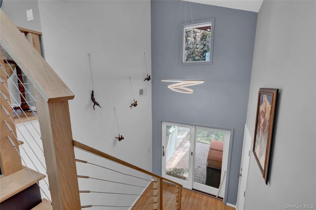 14 Regent Place, Roslyn, NY 11576
