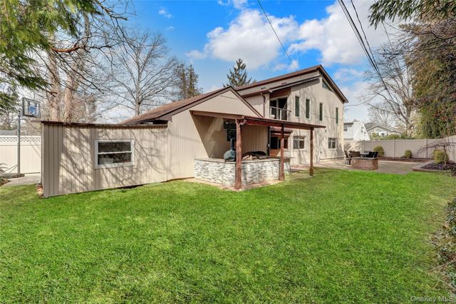 14 Regent Place, Roslyn, NY 11576