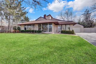 14 Regent Place, Roslyn, NY 11576