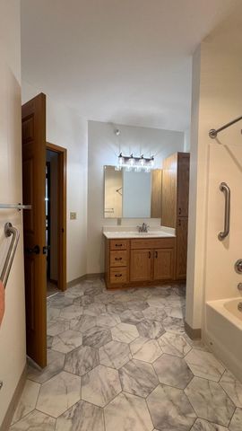 5650 Boone Avenue N 120, New Hope, MN 55428