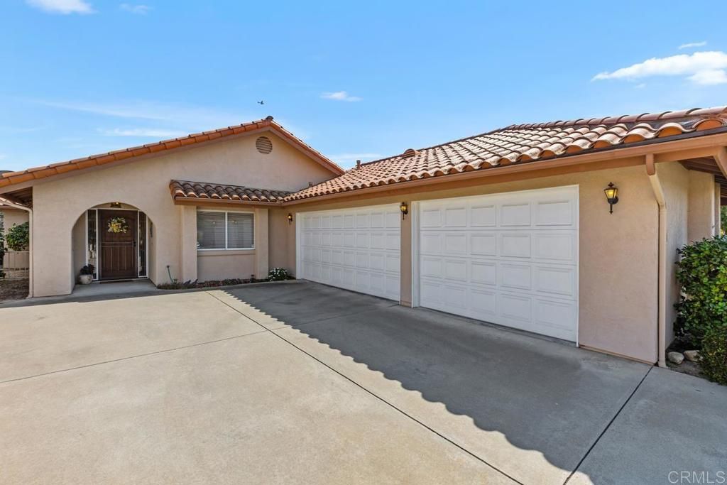 1066 RIDGE HEIGHTS Drive, Fallbrook, CA 92028 — photo 2