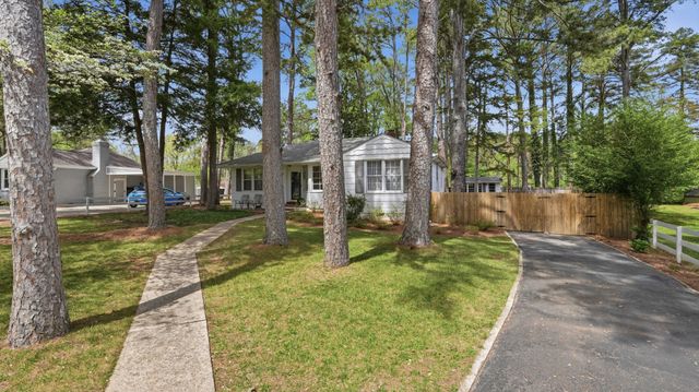 932 McKellar Dr, Tullahoma, TN 37388