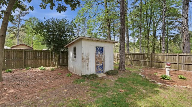 932 McKellar Dr, Tullahoma, TN 37388