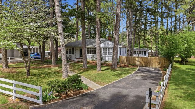 932 McKellar Dr, Tullahoma, TN 37388