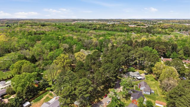 932 McKellar Dr, Tullahoma, TN 37388
