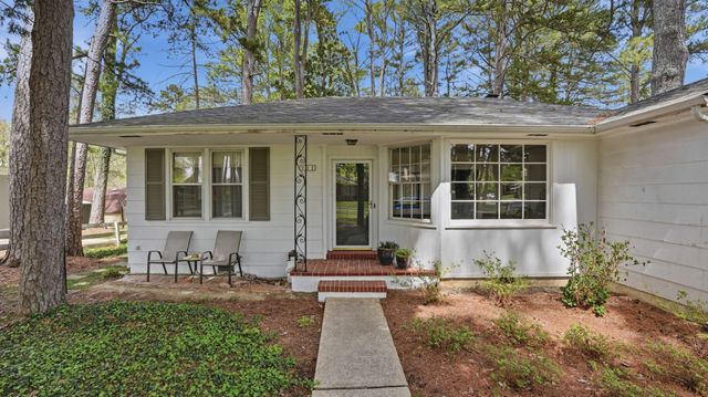 932 McKellar Dr, Tullahoma, TN 37388