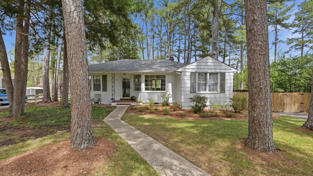 932 McKellar Dr, Tullahoma, TN 37388