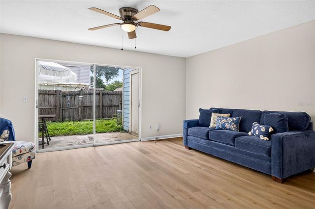 1760 MILL RUN CIRCLE, Tampa, FL 33613
