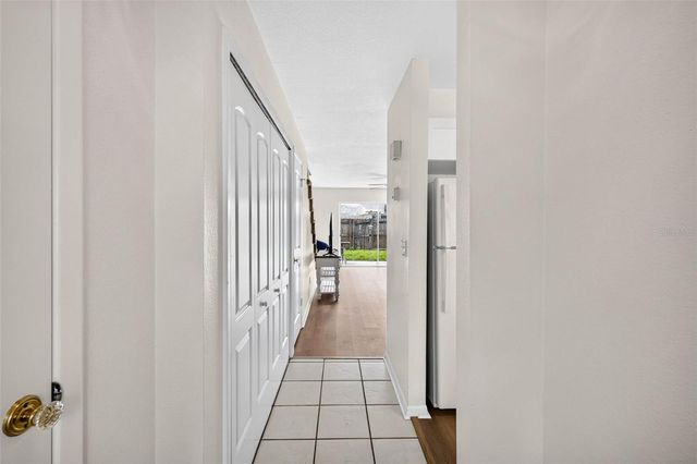 1760 MILL RUN CIRCLE, Tampa, FL 33613