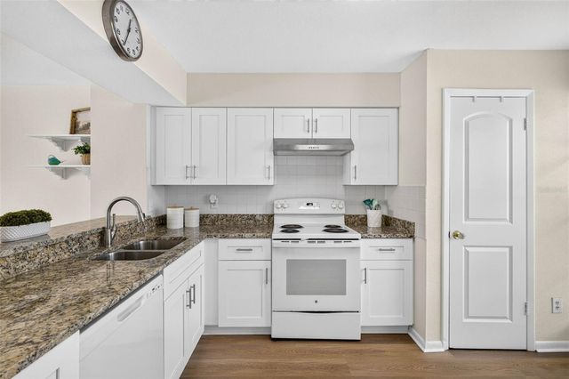 1760 MILL RUN CIRCLE, Tampa, FL 33613