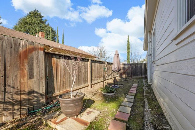 416 Daisy Ave, Lodi, CA 95240