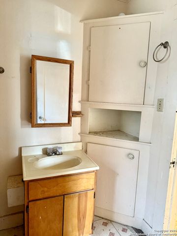 511 corpus christi, Beeville, TX 78102