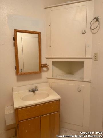 511 corpus christi, Beeville, TX 78102