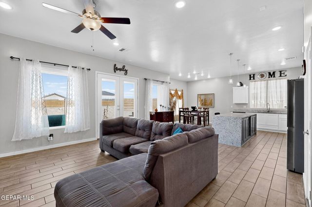 927 DEWSBURY Way, Horizon City, TX 79928