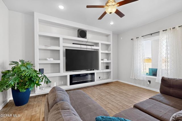 927 DEWSBURY Way, Horizon City, TX 79928