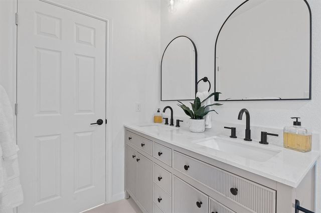 738 Chihuahua ST, Lockhart, TX 78644