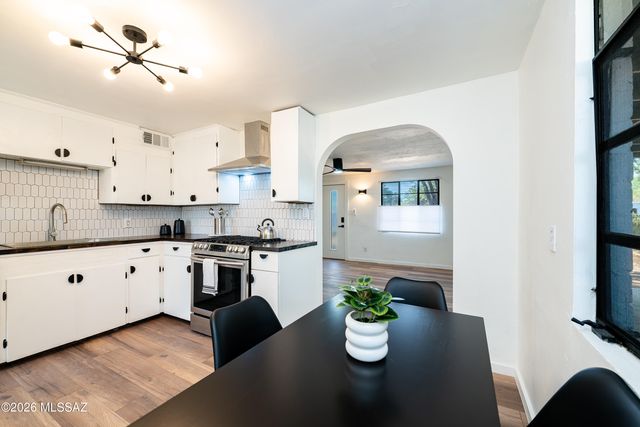 4442 E Waverly Street, Tucson, AZ 85712