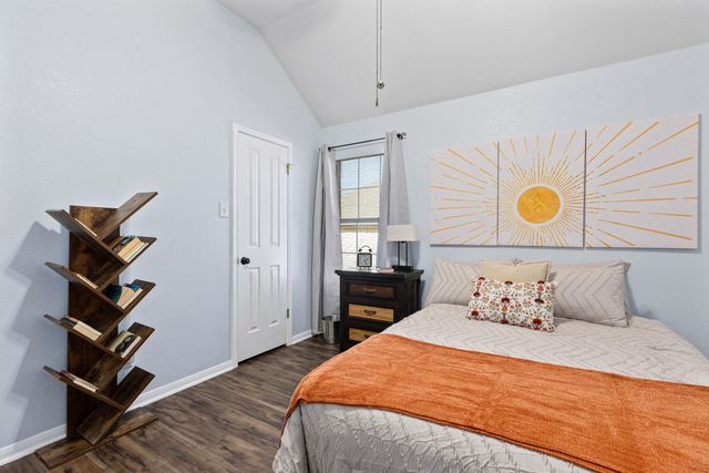 807 Yale DR, Pflugerville, TX 78660