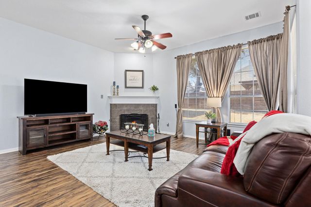 807 Yale DR, Pflugerville, TX 78660