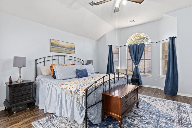 807 Yale DR, Pflugerville, TX 78660