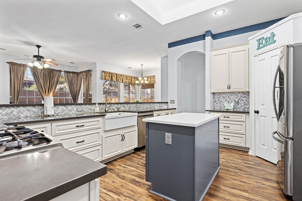 807 Yale DR, Pflugerville, TX 78660