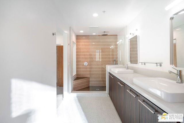 588 E San Lorenzo Road 103, Palm Springs, CA 92264