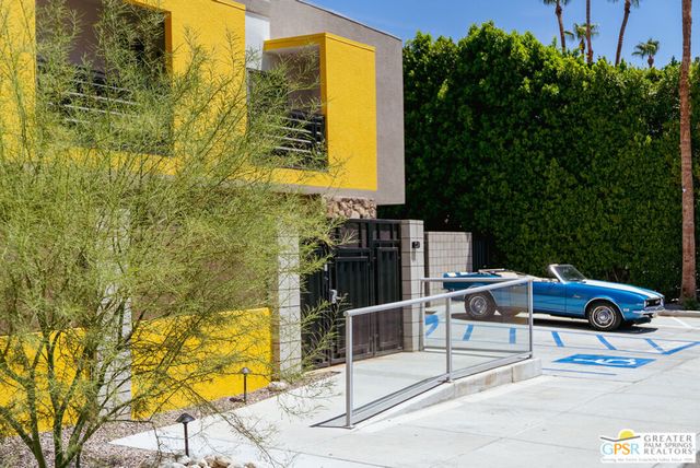 588 E San Lorenzo Road 103, Palm Springs, CA 92264
