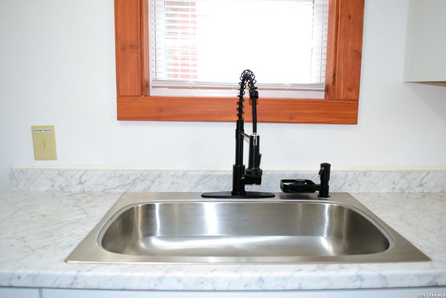 1406 Castroville, San Antonio, TX 78237