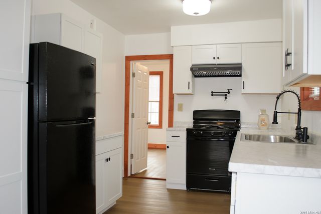 1406 Castroville, San Antonio, TX 78237