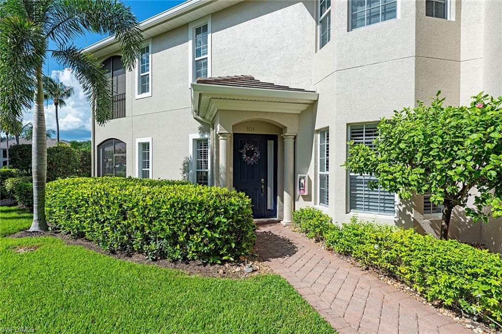 5005 Maxwell Cir Apt 101, Naples, FL 34105