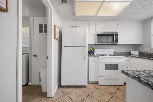 3208 Twinberry CV A, Austin, TX 78746