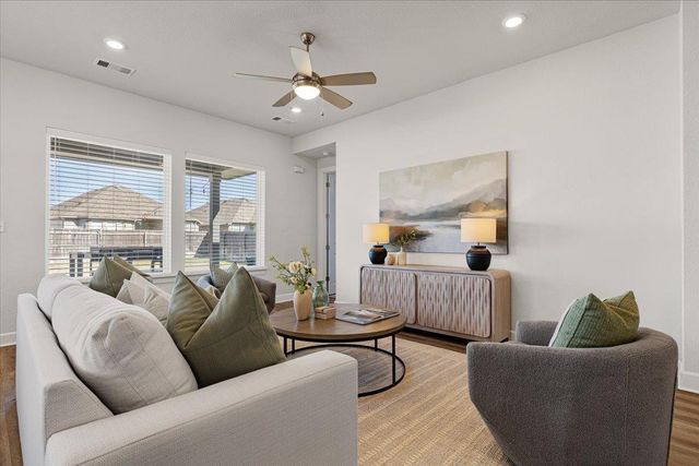 908 Knowles DR, Hutto, TX 78634