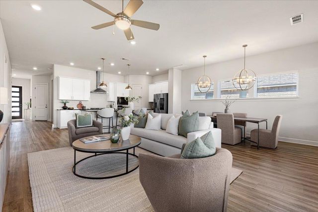 908 Knowles DR, Hutto, TX 78634