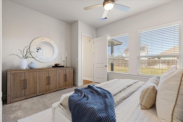 908 Knowles DR, Hutto, TX 78634