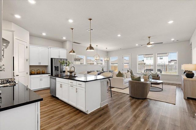 908 Knowles DR, Hutto, TX 78634