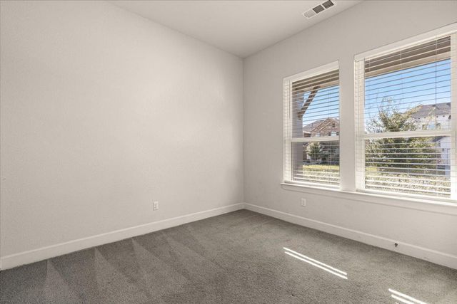 908 Knowles DR, Hutto, TX 78634