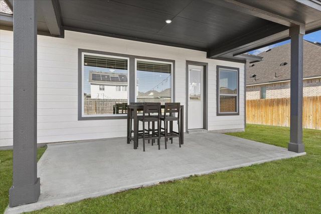 908 Knowles DR, Hutto, TX 78634