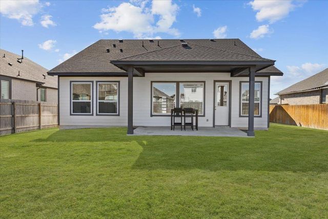 908 Knowles DR, Hutto, TX 78634